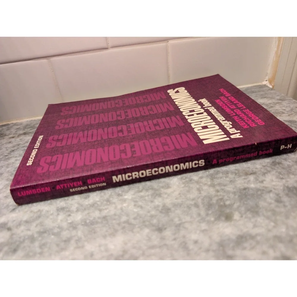 MACROECONOMICS:‎ A PROGRAMMED BOOK Prentice Hall 2nd Edition
